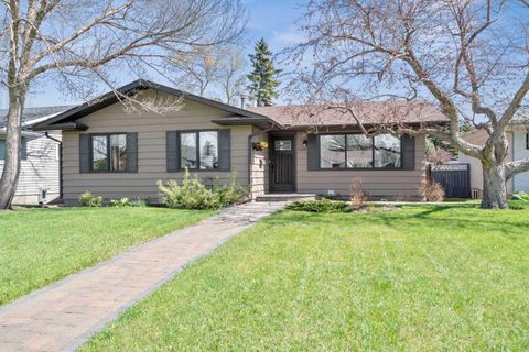 Photo of 10220 Maple Grove Place SE, Calgary, AB T2J 1S6 (MLS # A2310041)