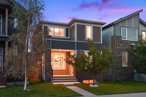 26 Howse Row NE Calgary AB T3P 0Z4