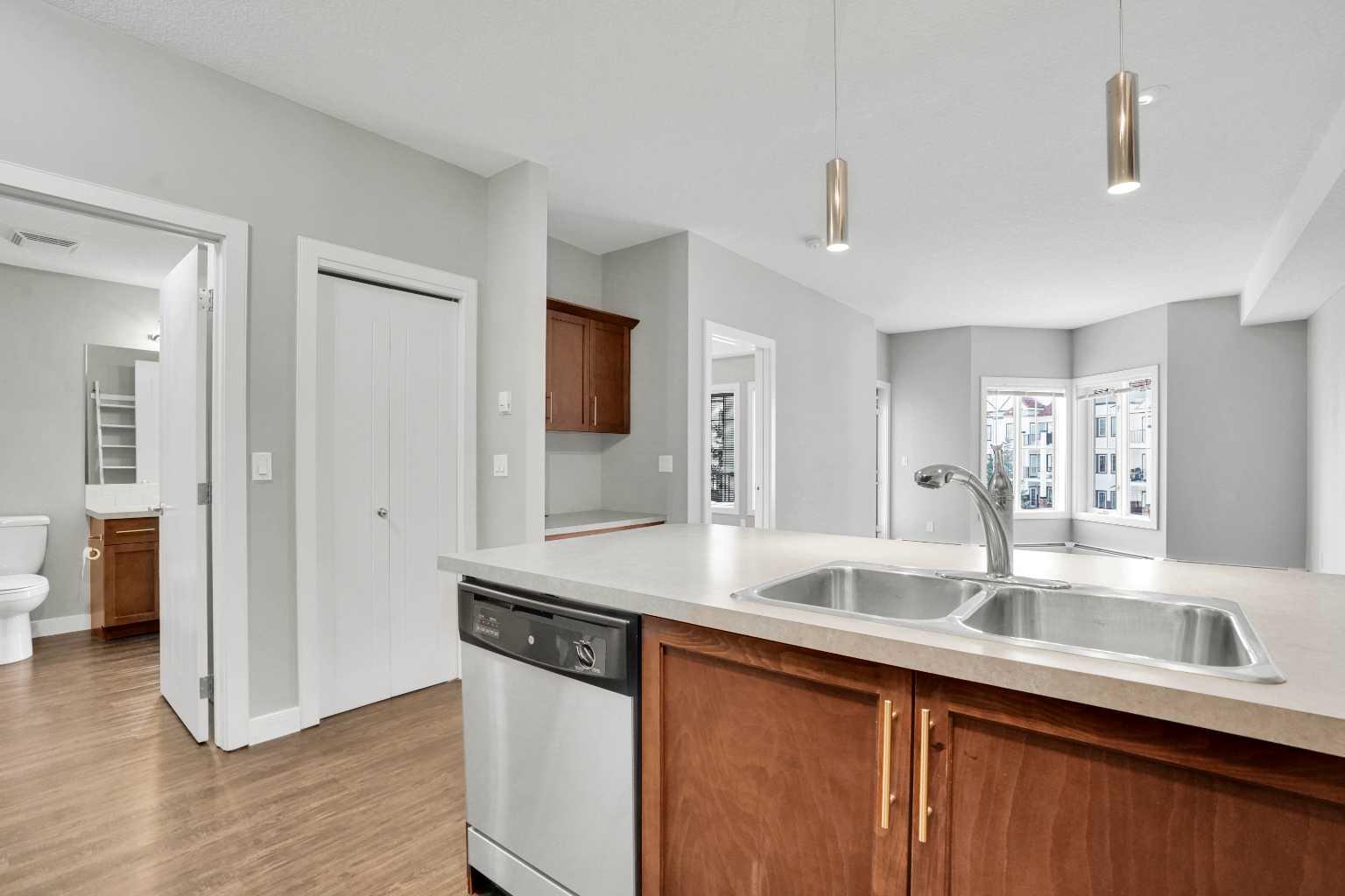 20 Royal Oak Plaza NW 319