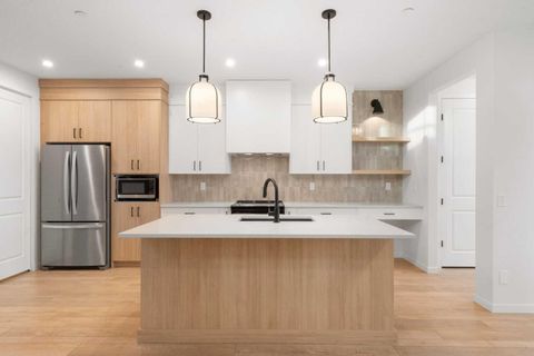 76 Lucas Common NW Calgary AB T3P 2B4