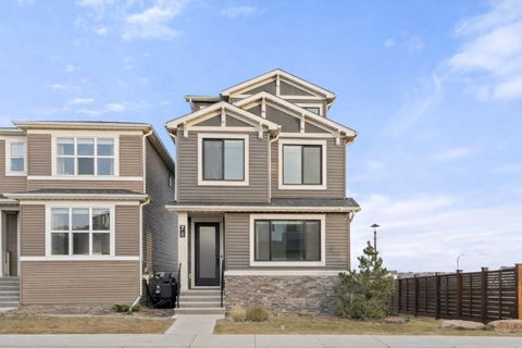 76 Lucas Common NW Calgary AB T3P 2B4