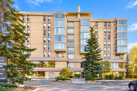 Photo of 4603 Varsity Drive NW #704, Calgary, AB T3A 2V7 (MLS # A2348686)