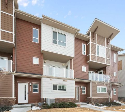 284 Harvest Hills Way NW Calgary AB T3K 2P3