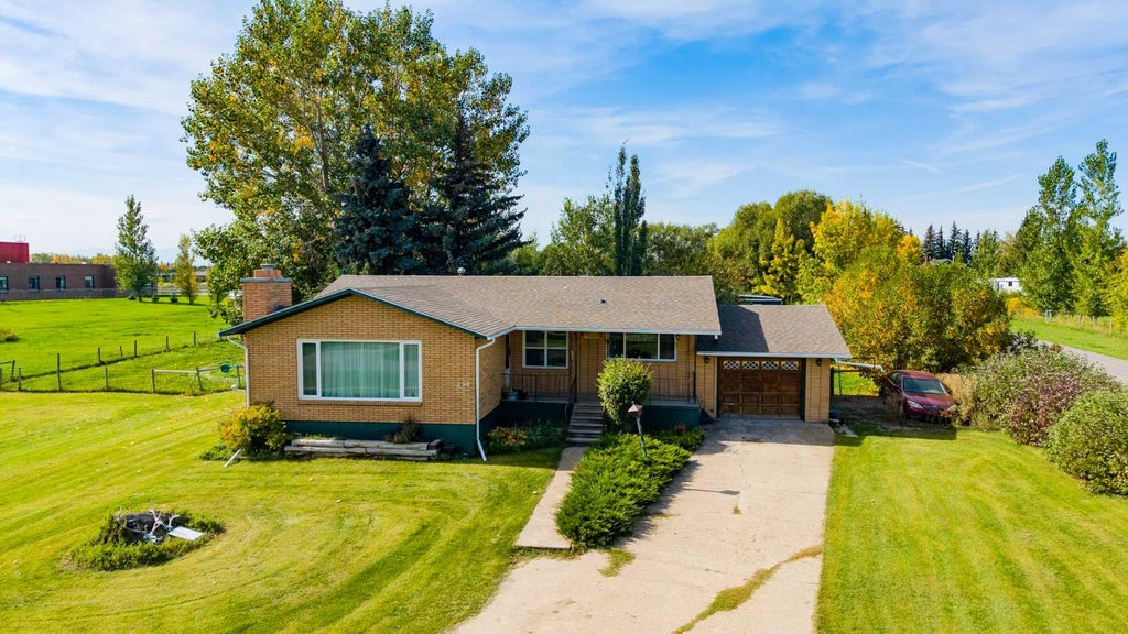 Photo of 298 1 Avenue NW, Glenwood, AB T0K 2R0 (MLS # A2348325)