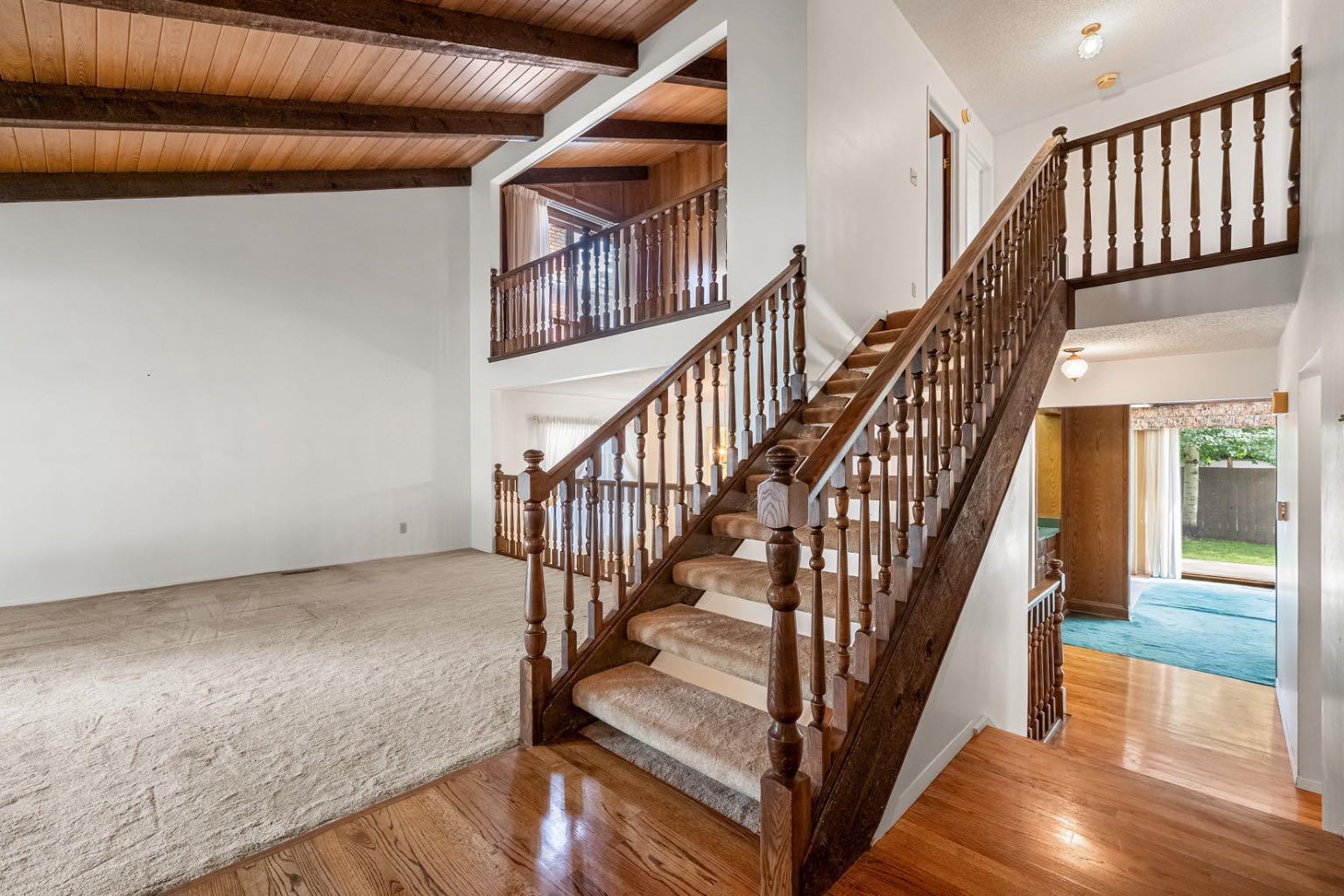 409 Lake Simcoe Crescent SE