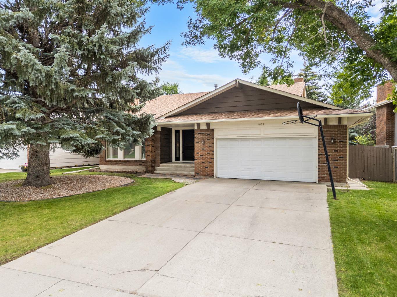 409 Lake Simcoe Crescent SE