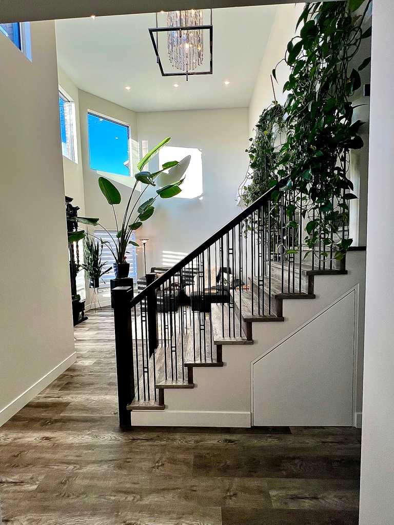 9927 Scurfield Drive NW