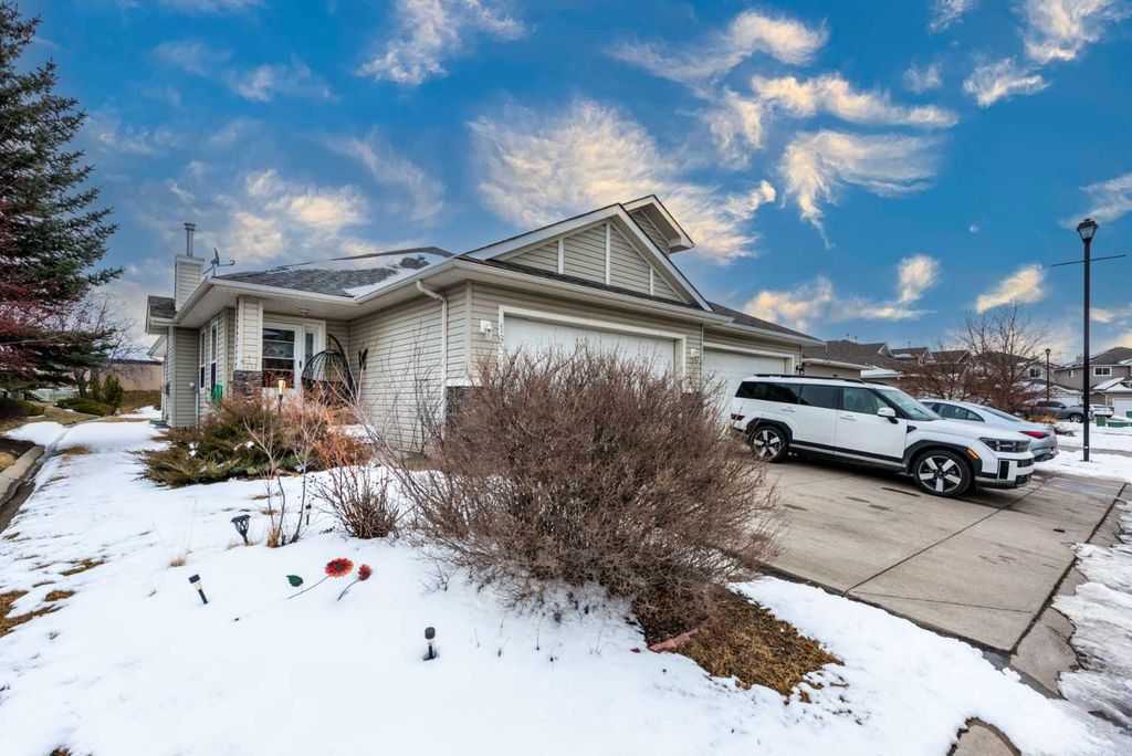 Photo of 192 Cove Rise Rise, Chestermere, AB T1X 1S7 (MLS # A2299100)