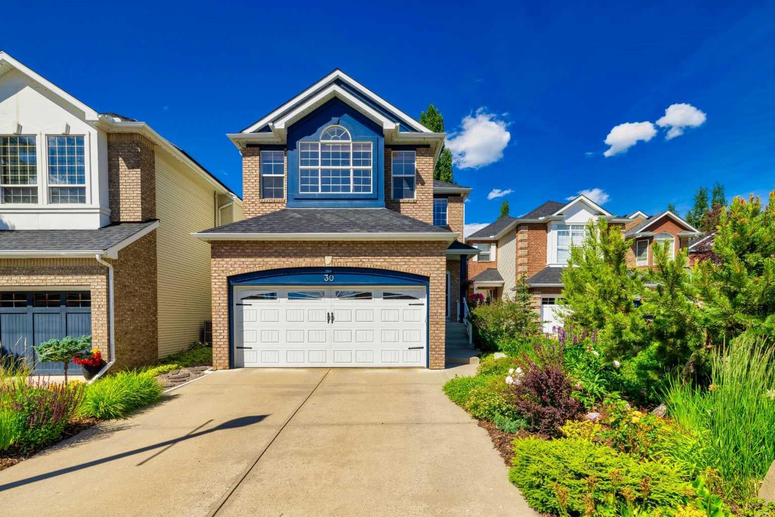 30 Discovery Ridge Gardens SW