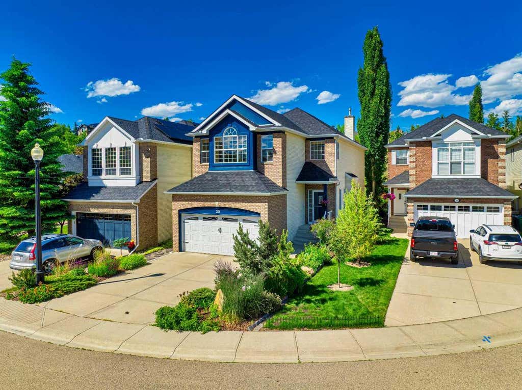 Photo of 30 Discovery Ridge Gardens SW, Calgary, AB T3H 5L6 (MLS # A2308770)