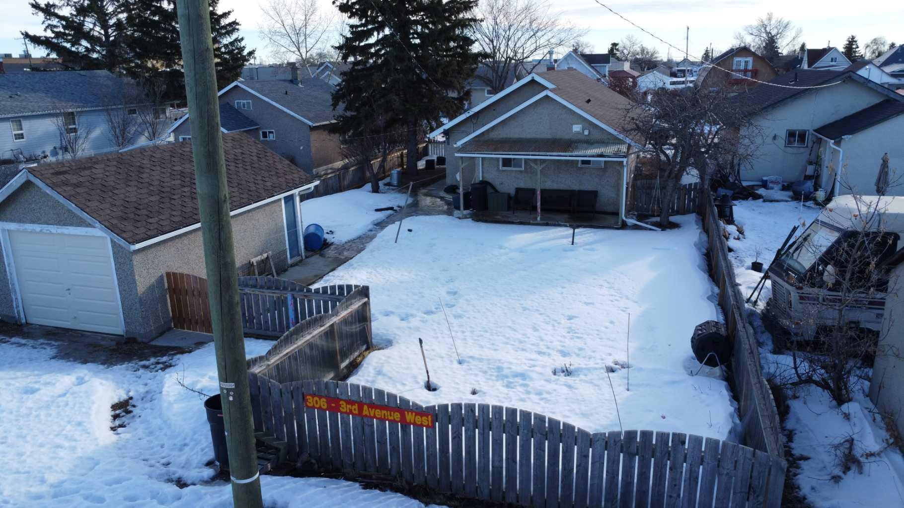 306 3 Avenue W