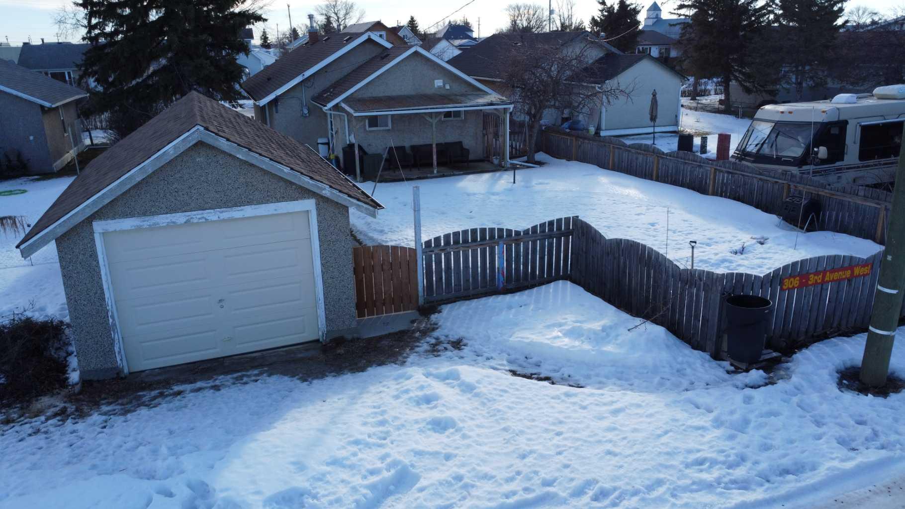 306 3 Avenue W
