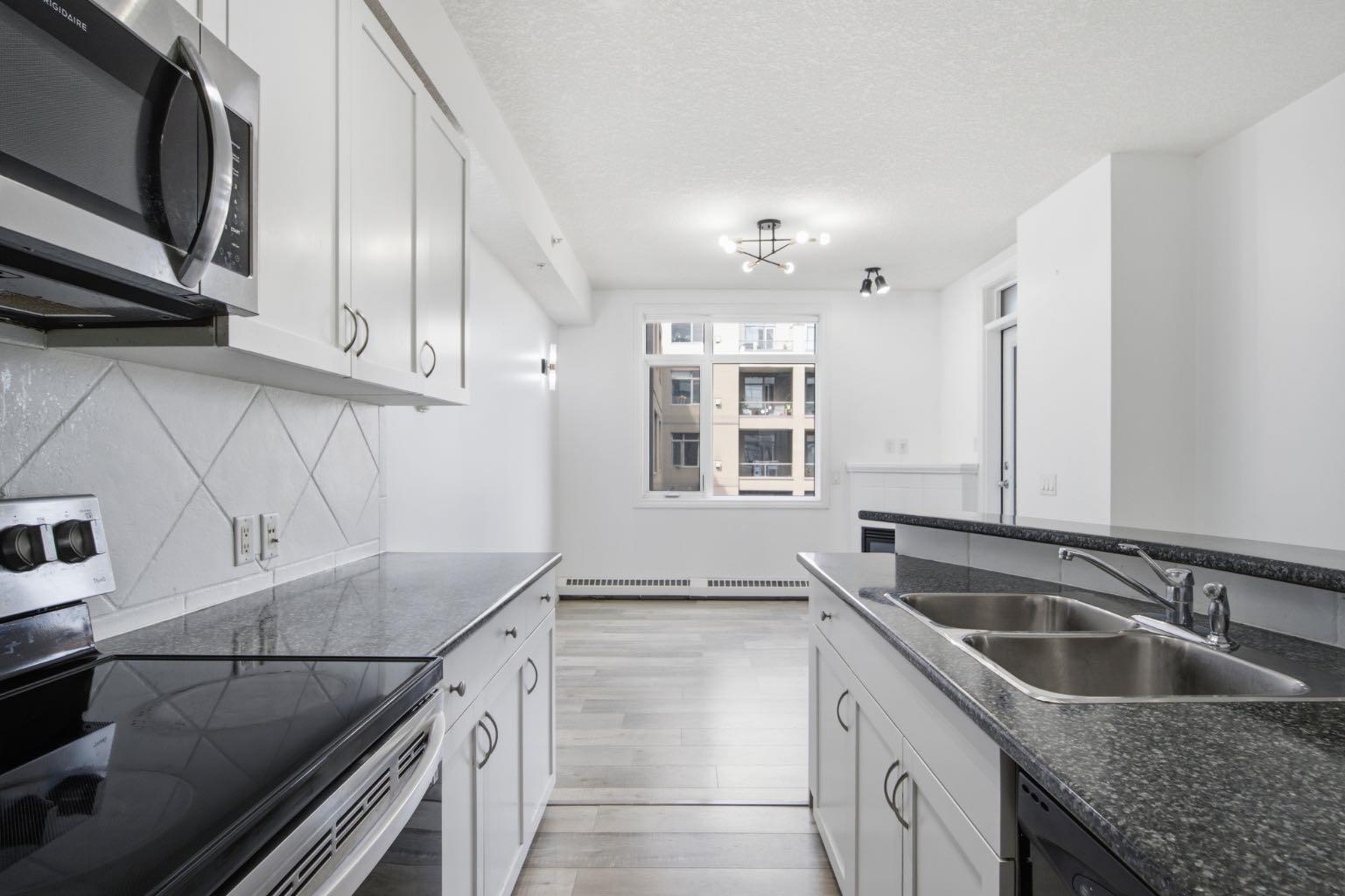 930 Centre Avenue NE 438