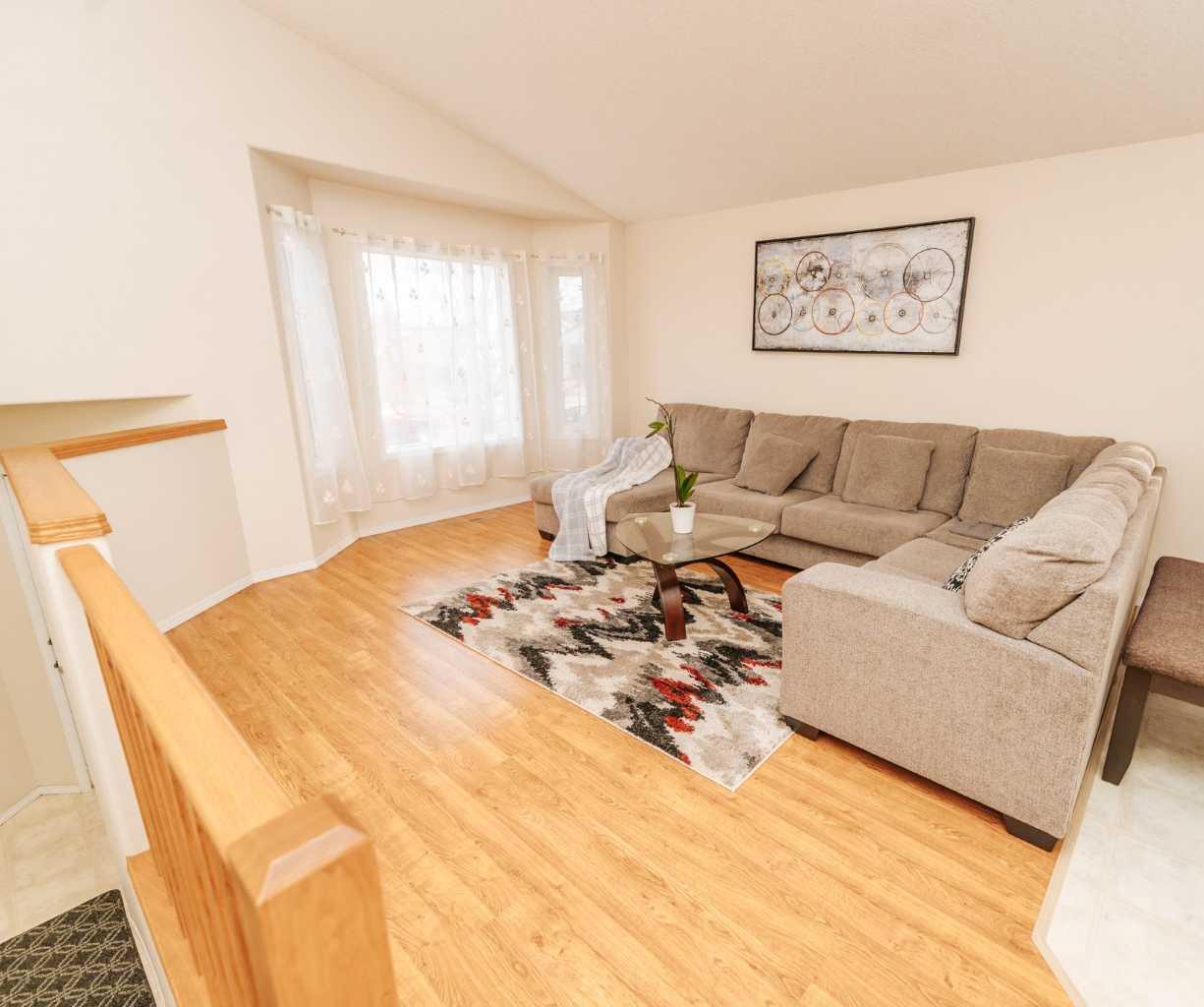 54 Kodiak Crescent N