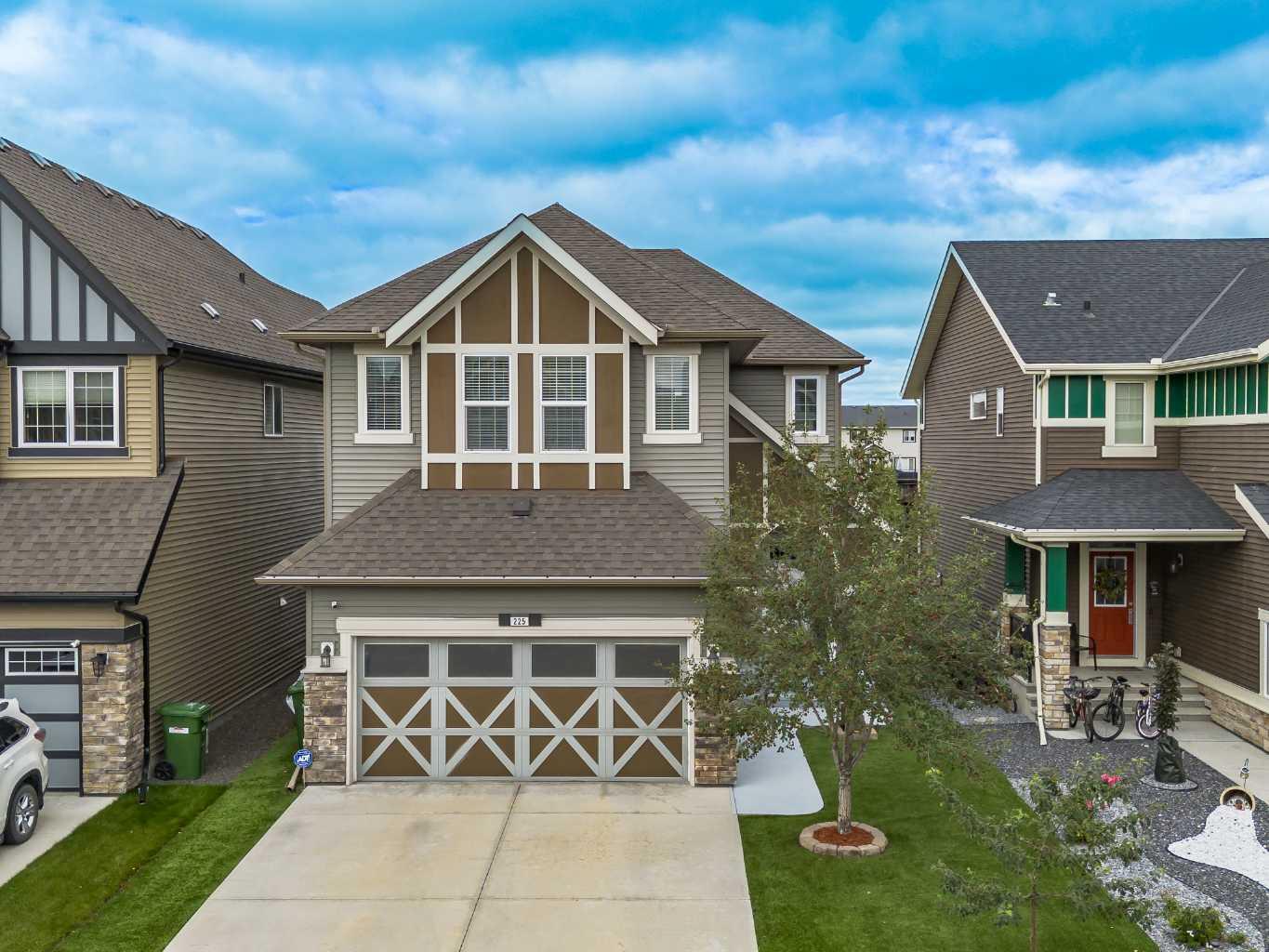 225 Kingsmere Cove SE