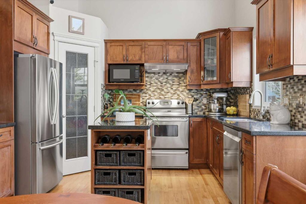 Photo of 302 Inglewood Grove SE, Calgary, AB T2G 4T9 (MLS # A2306167)