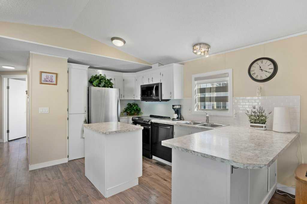 99 Arbour Lake Road NW 139