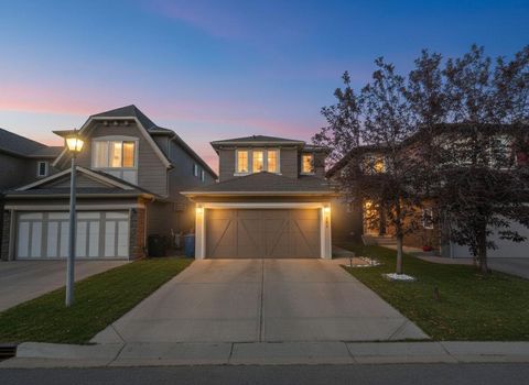 551 EVANSBOROUGH Way NW Calgary AB T3P 0M7