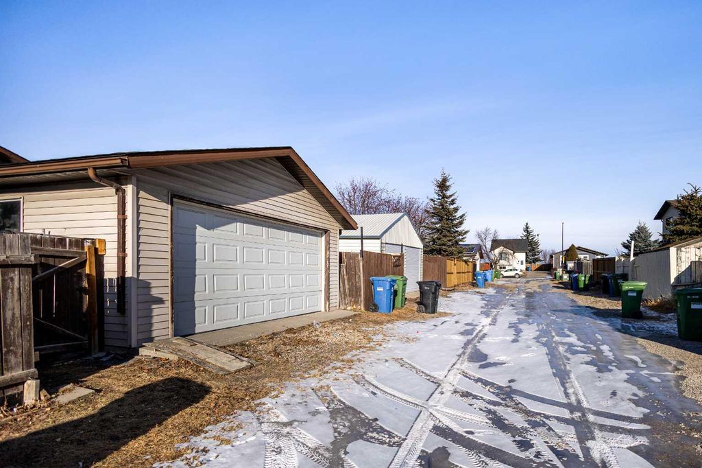 Photo of 24 Bedford Road NE, Calgary, AB T3K 2K8 (MLS # A2295401)