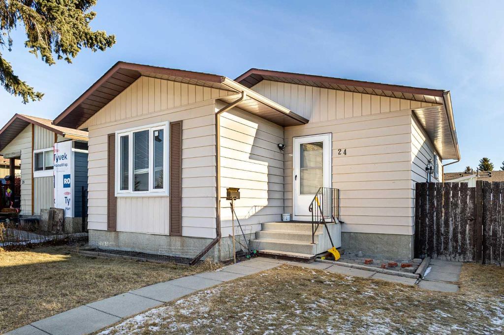 Photo of 24 Bedford Road NE, Calgary, AB T3K 2K8 (MLS # A2295401)