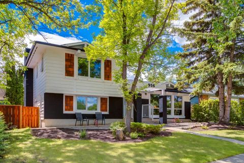 Photo of 956 Midridge Drive SE, Calgary, AB T2X 1J5 (MLS # A2320540)