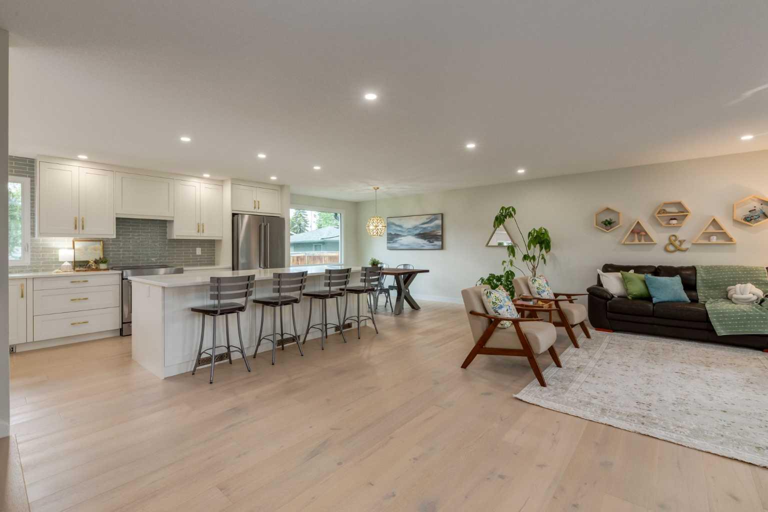 956 Midridge Drive SE