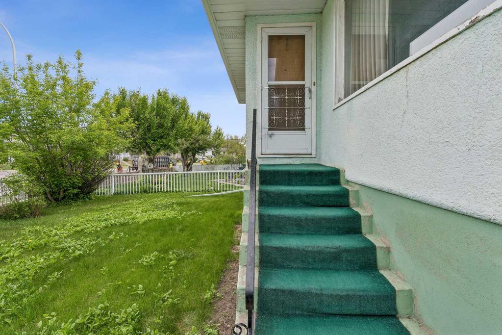 Photo of 1228 Bantry Street NE, Calgary, AB T2E 5E7 (MLS # A2316068)