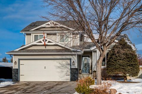 327 Millview Place SW Calgary AB T2Y 2X6