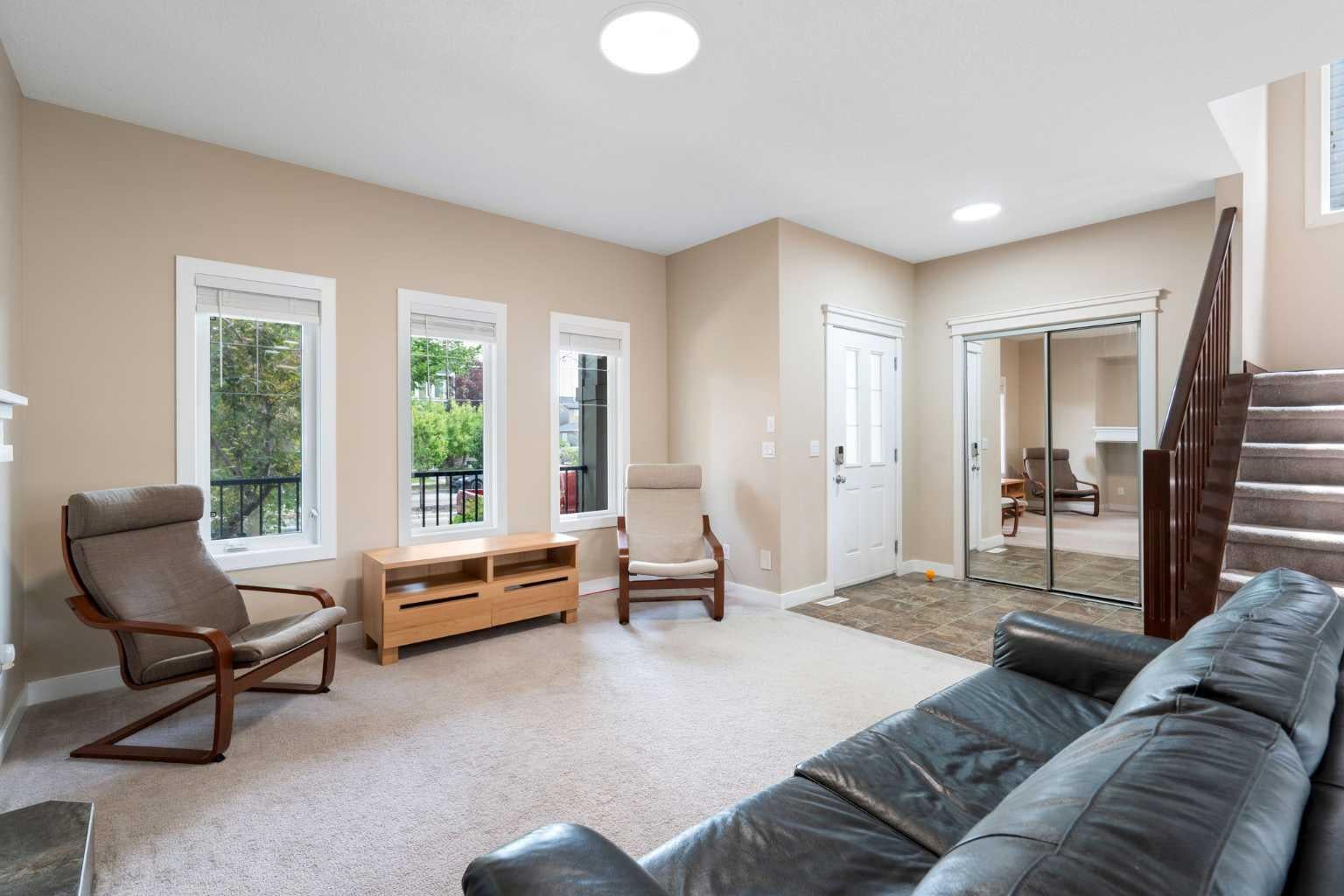 2449 Ravenswood View SE