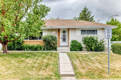 Photo of 1 Cochrane Crescent, Cochrane, AB T4C 1Z9 (MLS # A2334181)