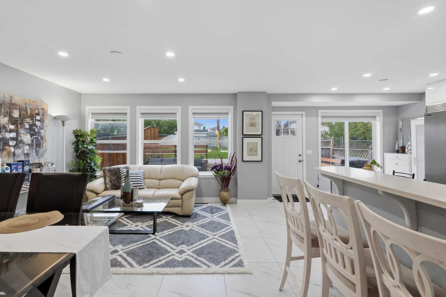319 Coventry Road NE