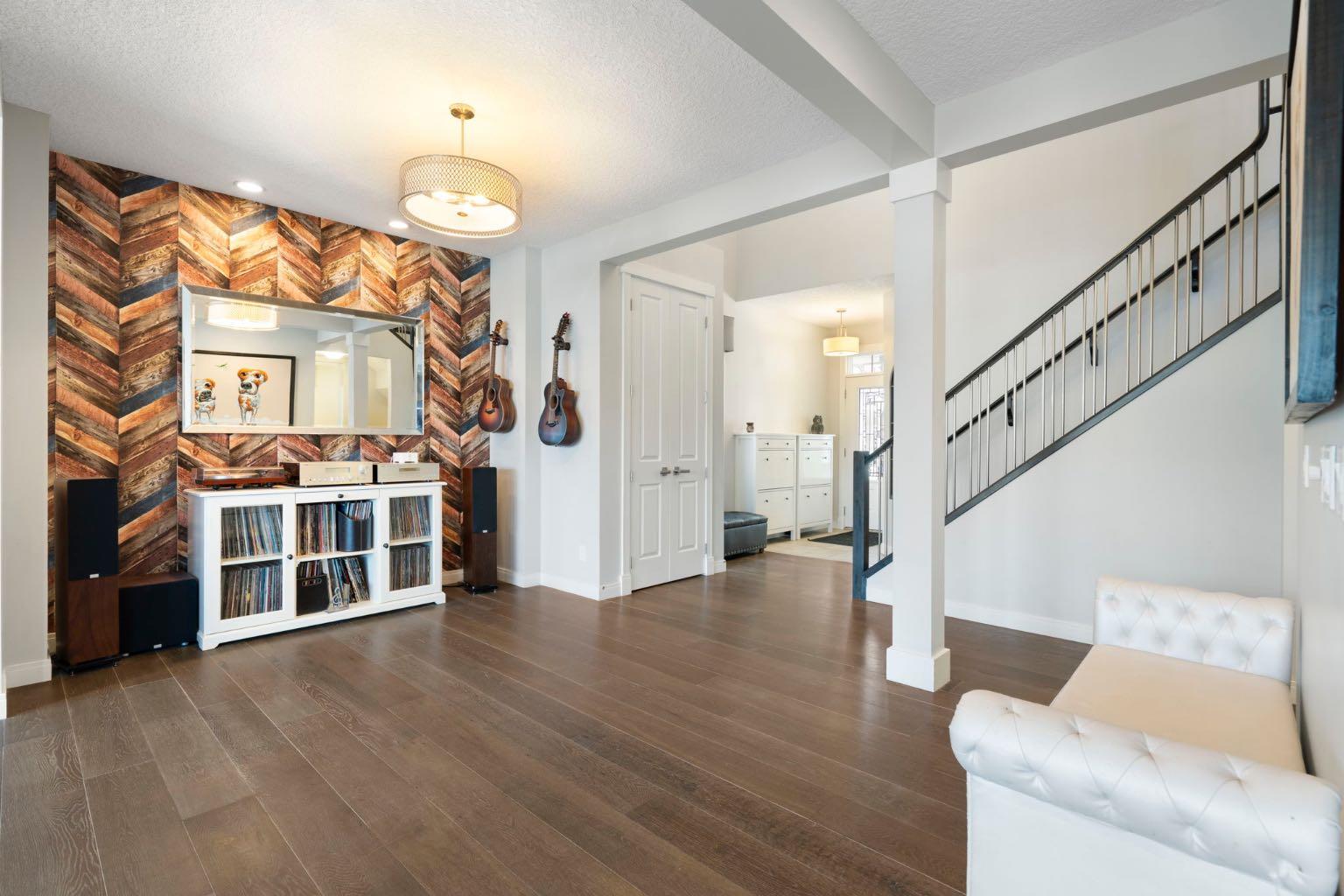 5 Riviera Crescent