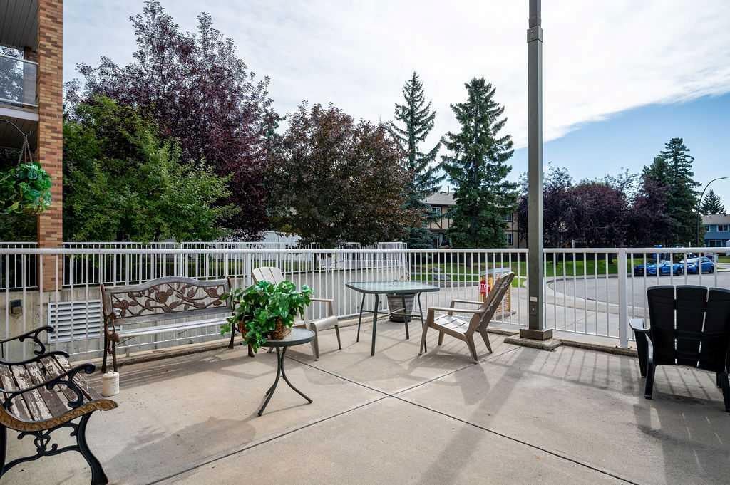 165 Manora Place NE 439