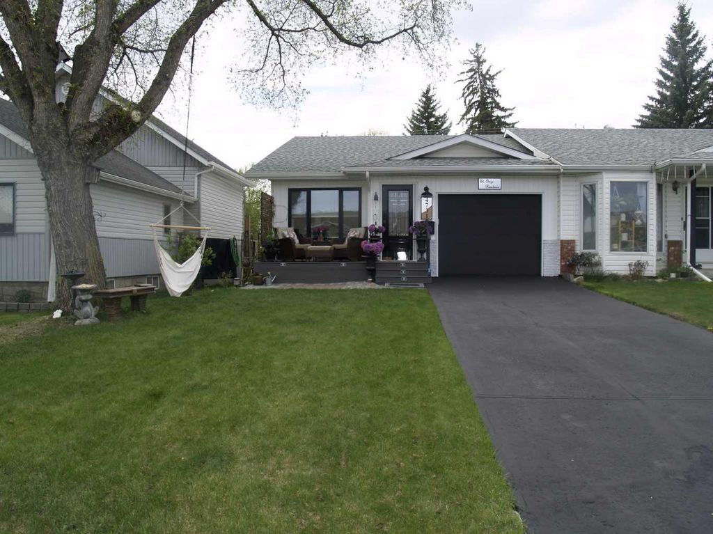 Photo of 4731 49A Avenue, Lacombe, AB T4L 1N4 (MLS # A2314831)
