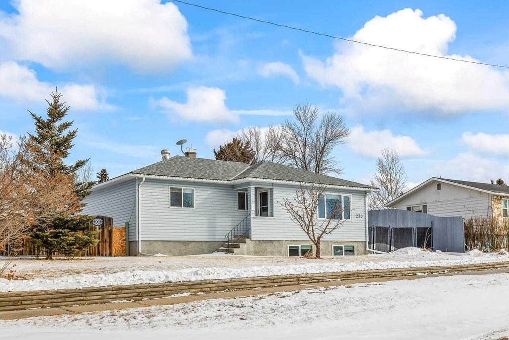 Photo of 230 Frederick Avenue W, Standard, AB T0J 3G0 (MLS # A2288586)