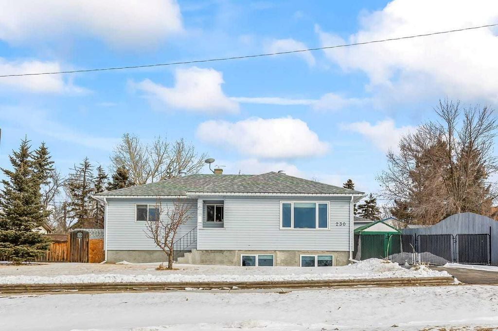 Photo of 230 Frederick Avenue W, Standard, AB T0J 3G0 (MLS # A2288586)