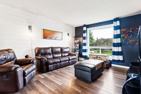 147 Falchurch Crescent NE Calgary AB T3J 1J9