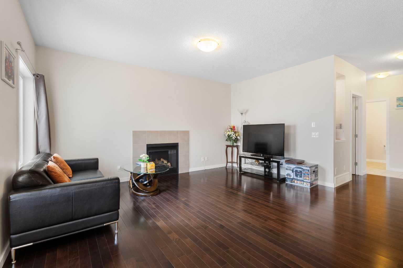 12 KINCORA Mews NW