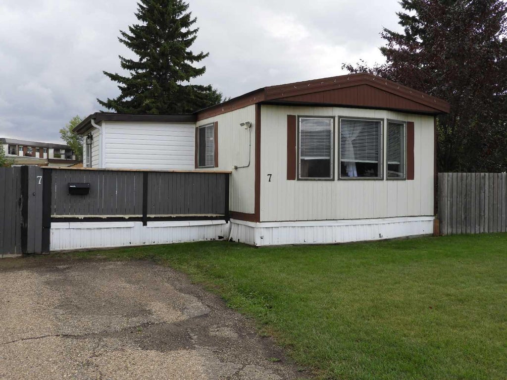 Photo of 5029 34 #7, Red Deer, AB T4N 0P4 (MLS # A2342201)