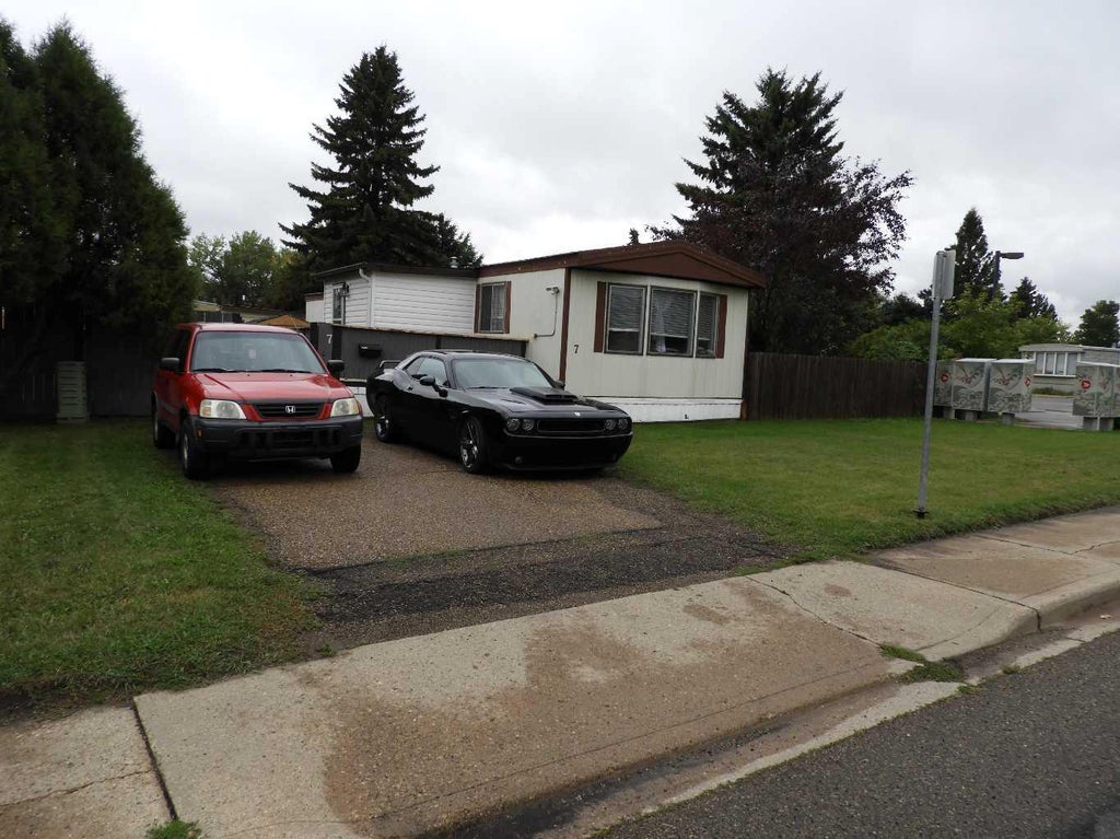 Photo of 5029 34 #7, Red Deer, AB T4N 0P4 (MLS # A2342201)