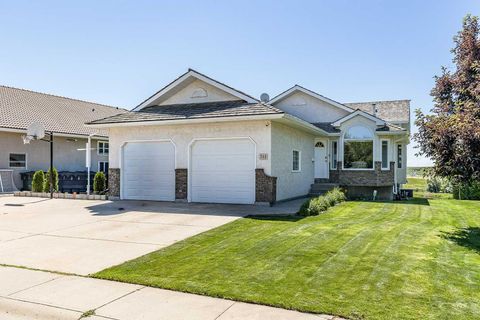 Photo of 733 Taylor Road SE, Medicine Hat, AB T1B 4A5 (MLS # A2326750)