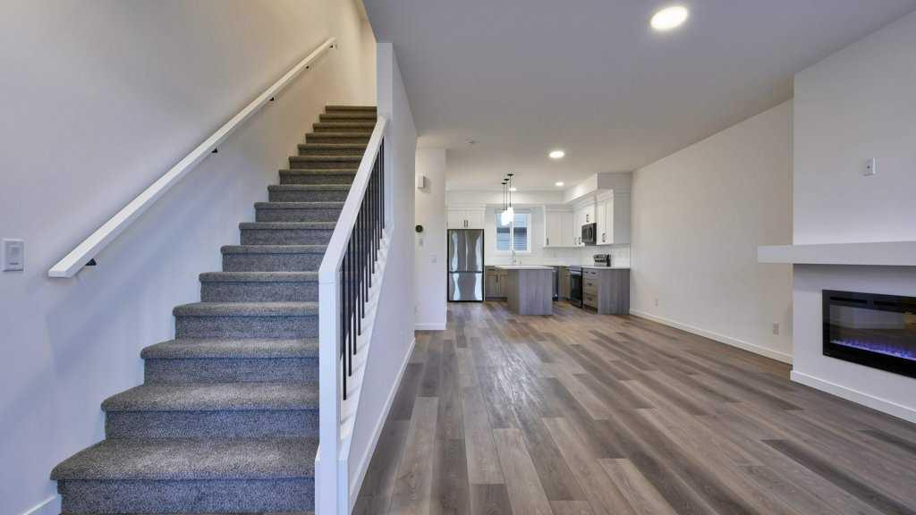 774 Wolf Willow Boulevard SE