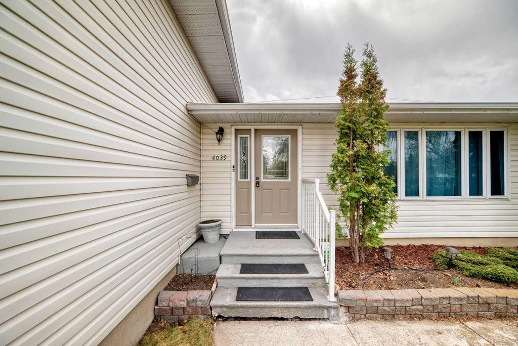 Photo of 4039 5 Avenue SW, Calgary, AB T3C 0C2 (MLS # A2345630)