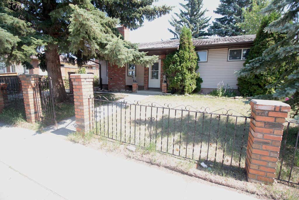 Photo of 3320 60 Street NE, Calgary, AB T1Y 3S9 (MLS # A2332490)