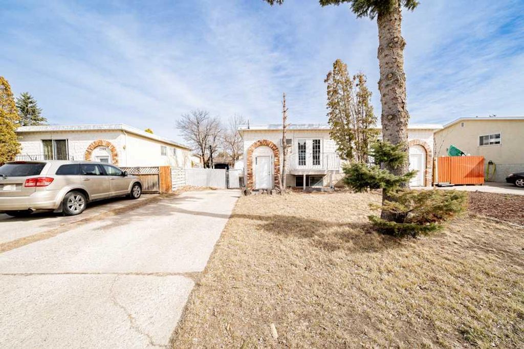 Photo of 1685 4 Avenue NE, Medicine Hat, AB T1C 1A4 (MLS # A2294869)