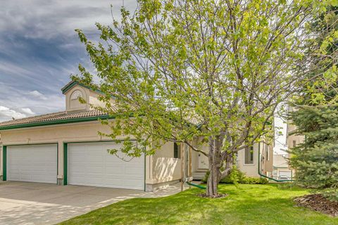 Photo of 14 Strathearn Gardens SW, Calgary, AB T3H 2R1 (MLS # A2314507)