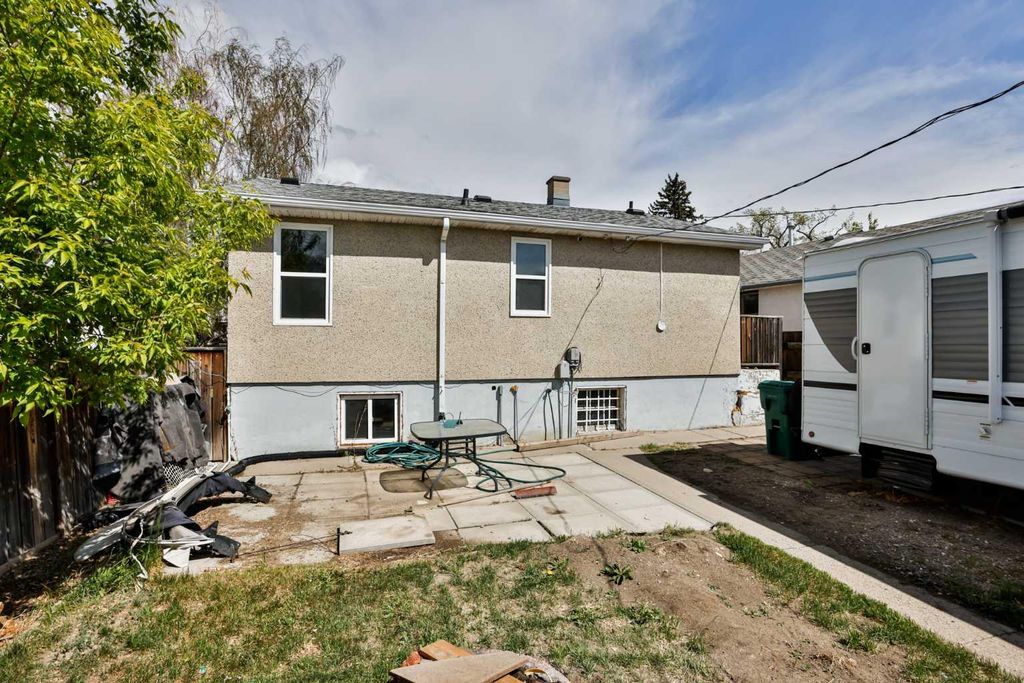 Photo of 120 16 Street N, Lethbridge, AB T1H 2Z5 (MLS # A2310903)
