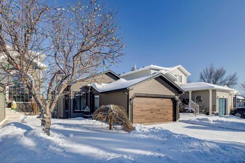 10 Somerside Manor SW Calgary AB T2Y 3G5
