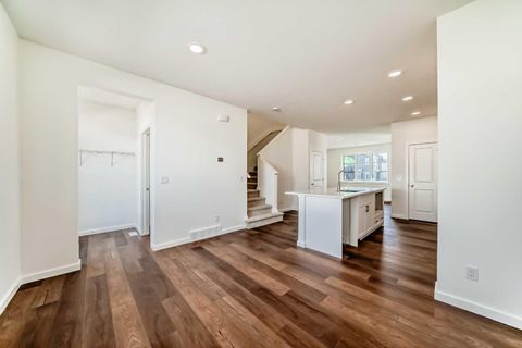 236 Rangeview Way SE Calgary AB T3S 0L4