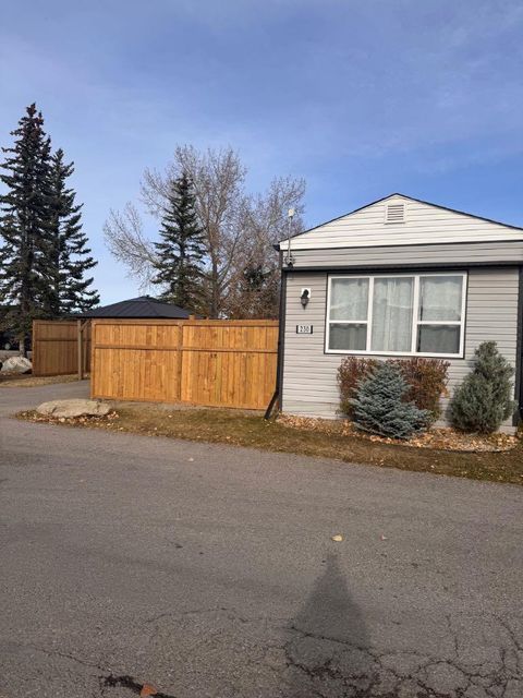 6220 17 Avenue SE 230 Calgary AB T2A 0W6
